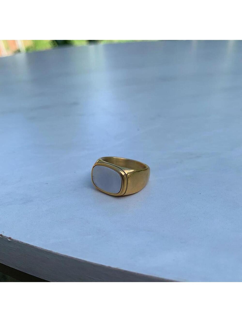 Boho Minimalist Y2k style Gold and white opal ring. Size 8. Stainless steel - Picture 8 of 8